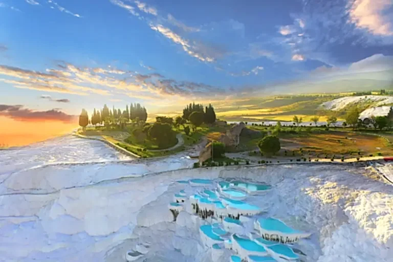 Beyazın Doğayla Buluştuğu Yer: Pamukkale Travertenleri